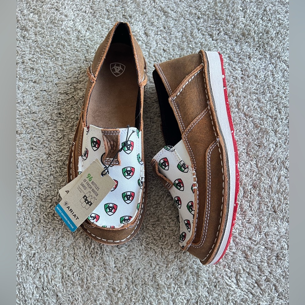 Ariat Women's Brown and White Moccasins. Size 8 - Picture 2 of 4